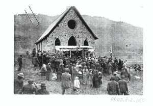 q’apthut-s tthu Commission ni’ ’utl’ qw’umi’yiqun’ | Crowd at Butter Church During McKenna McBride Commission